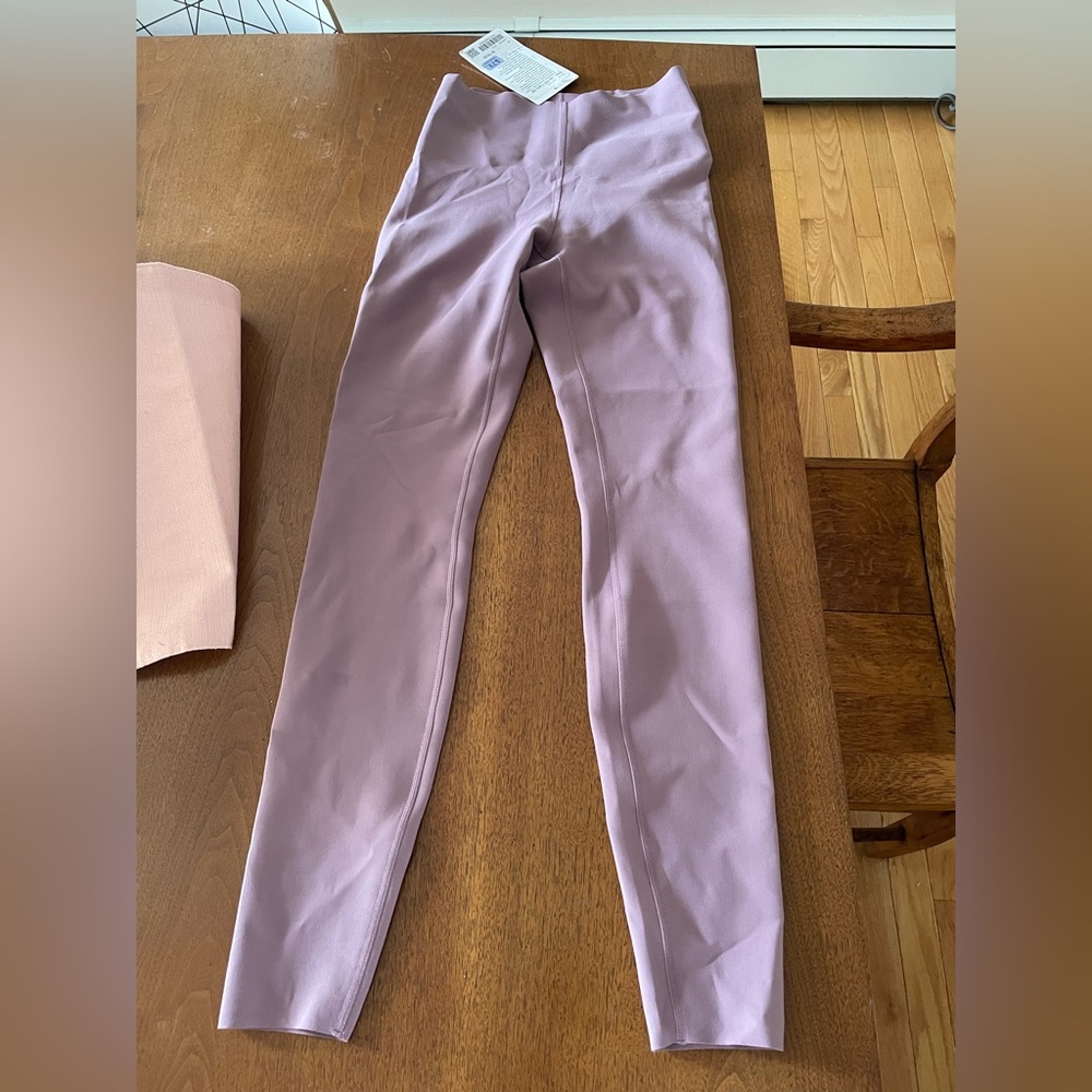 Lululemon Athletica Light Purple Leggings size 4 NWT